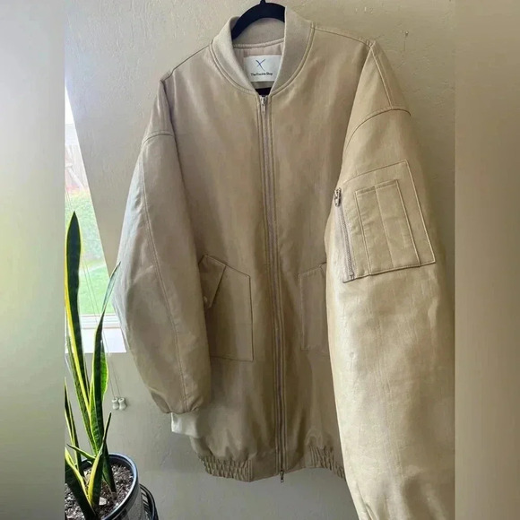 THE FRANKIE SHOP Oversized faux leather bomber jacket - Picture 6 of 8